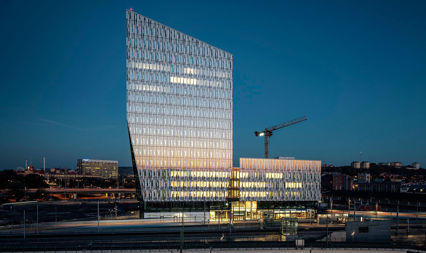 skyskrapa mot natthimmel