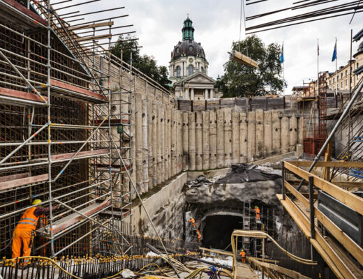 Byggarbetsplats vid tunnelbana i stockholm