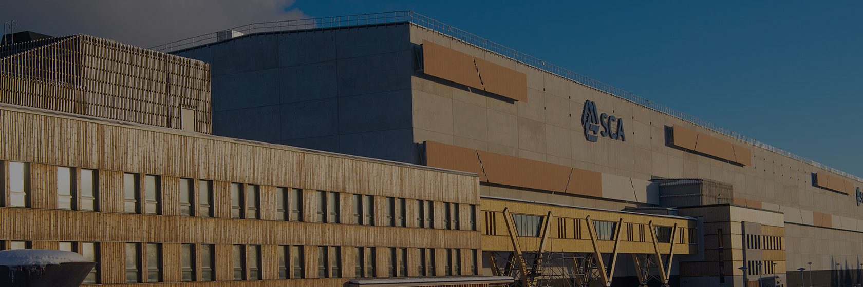 Träfasaden på SCA Obbola i sol