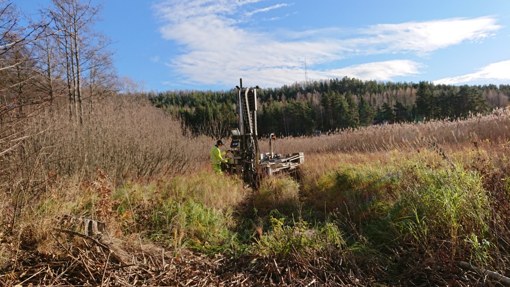 swecokonsult jobbar i skog och mark med maskin