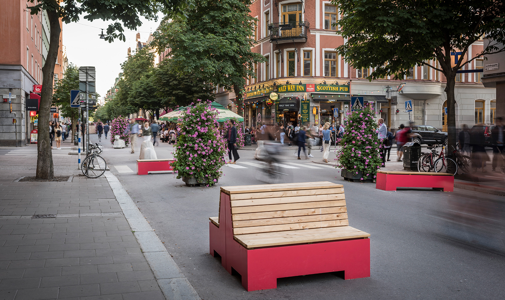 Vy över cykel och gågata i Stockholm