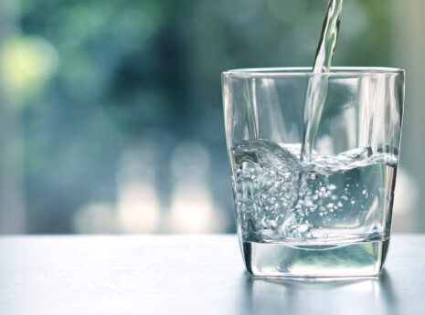 Glas med dricksvatten