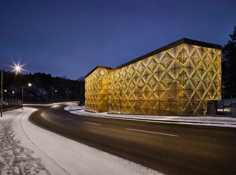 Gubbängens återvinningsstation. Kvällsvy