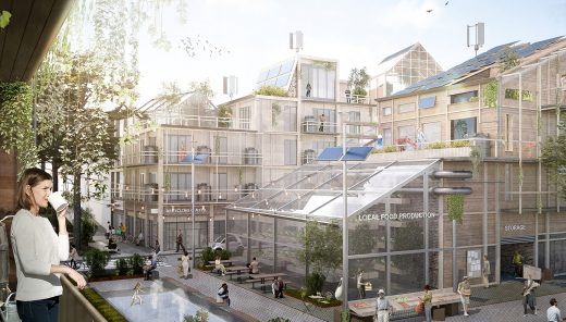 Kvinna står på balkong och tittat ut över kvarteret