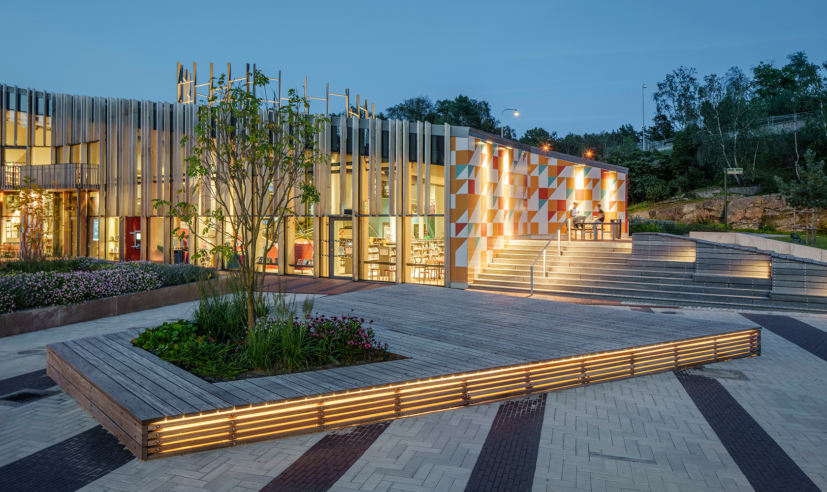 Kulturhuset i Bergsjön kvällstid