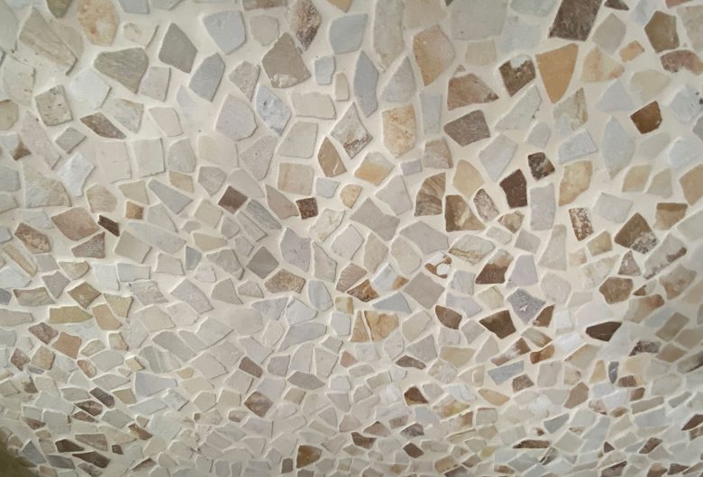 Mosaikgolv i beige toner