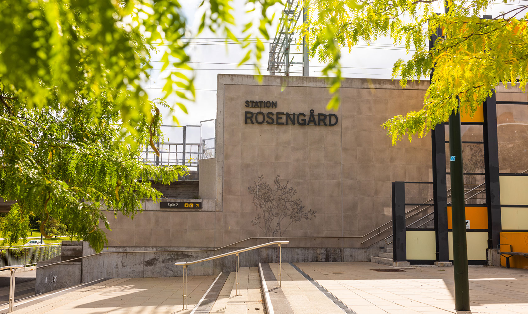En trappa utanför station Rosengård