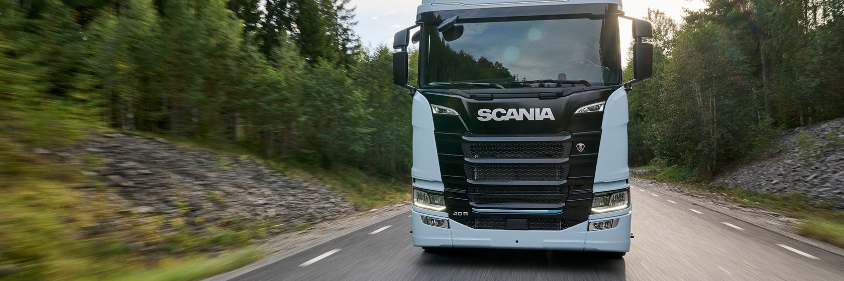 Lastbil på väg, sedd framifrån