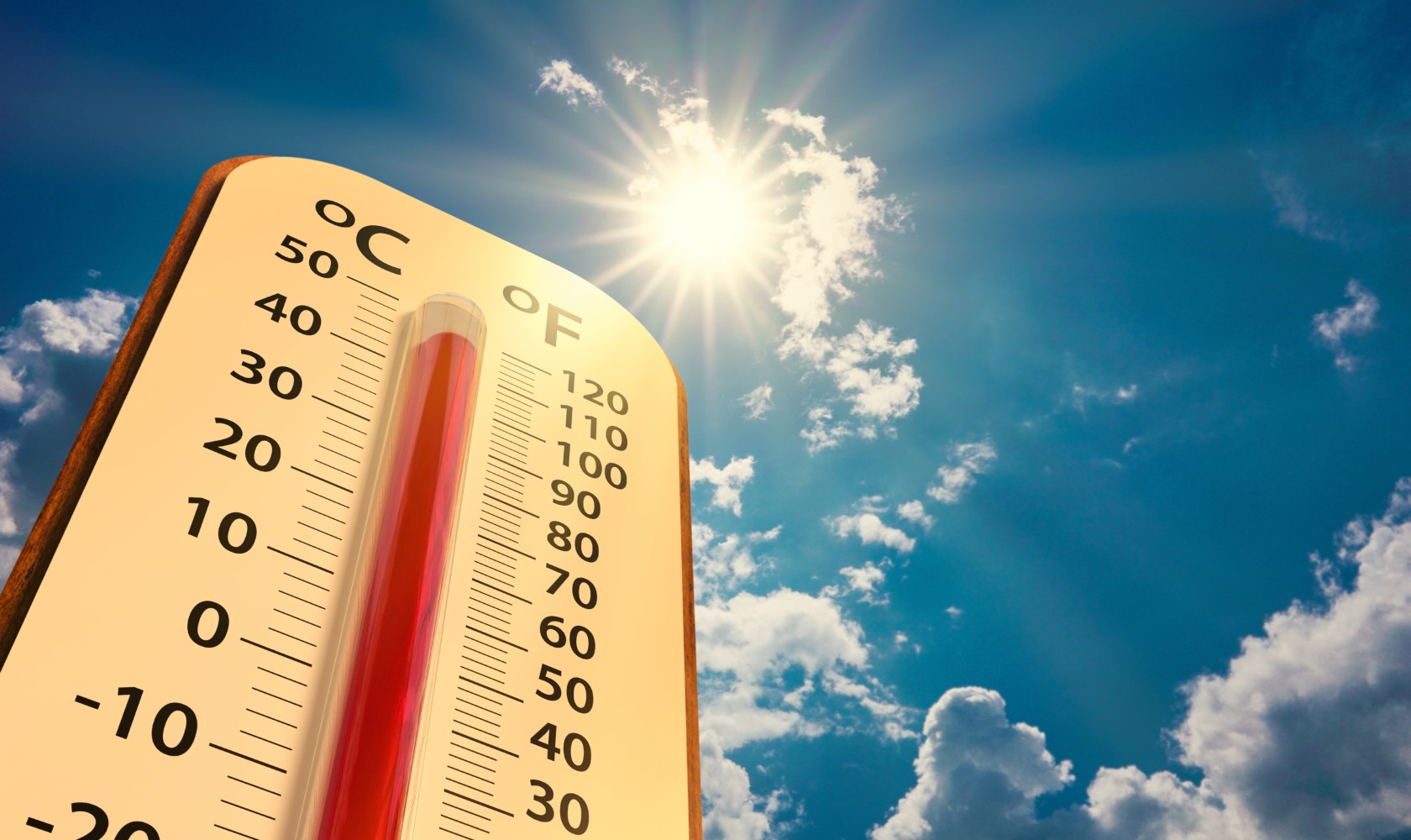 Termometer mot blå himmel