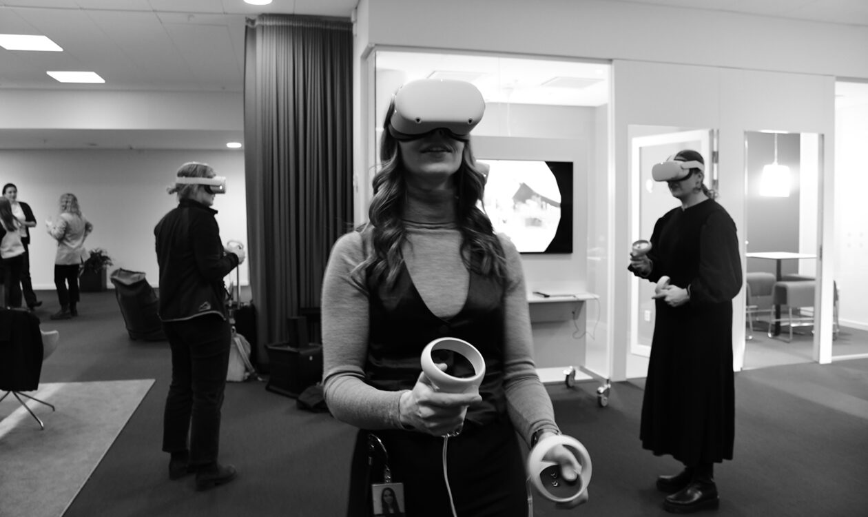 Tjejer som testar VR