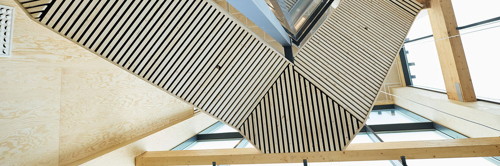 Trästomme i en av Catenas logistikbyggnader