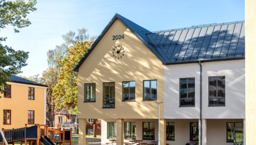 Välkommen till Gustavslunds skola – en nybyggd skola och modern utbildningsmiljö där historia och framtid möts. Med omsorg om barn, pedagoger och platsens arv har en inkluderande och stimulerande lärmiljö skapats som kan inspirera och forma generationer av elever.