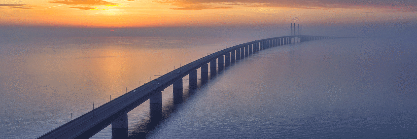 Bild på Öresundsbron i solnedgång