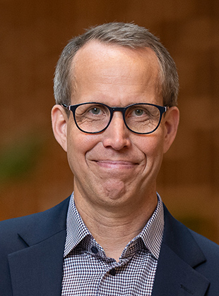 Porträttfoto på Magnus Lindqvist
